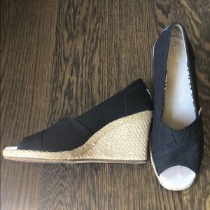 Like new atoms wedges! Espadrille style